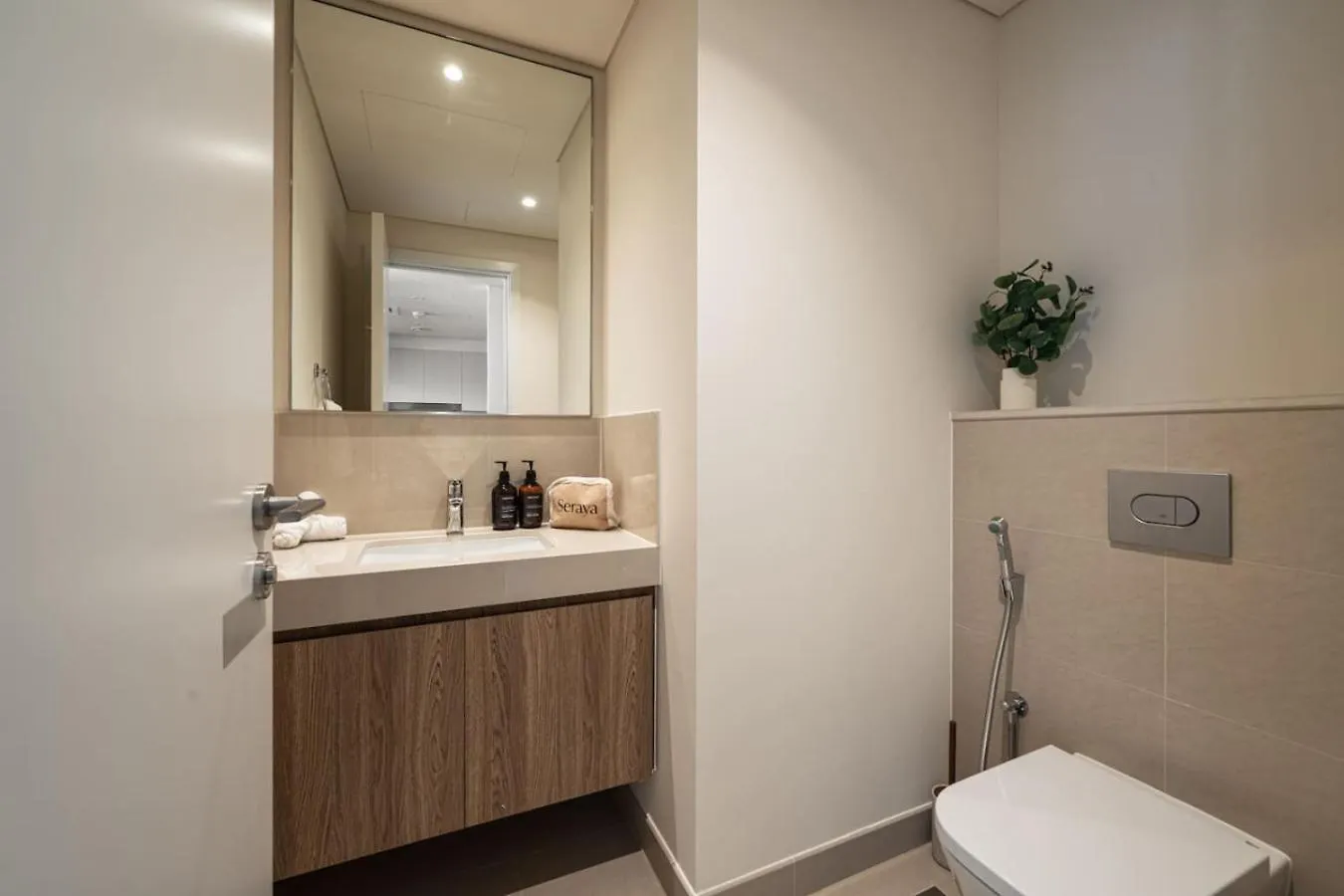 Seraya Residence 10 - 3Bdr - Private Infrared Sauna - Burj View Dubai Apartment
